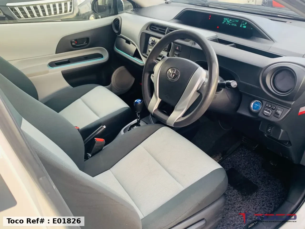 2012 TOYOTA AQUA — photo 11
