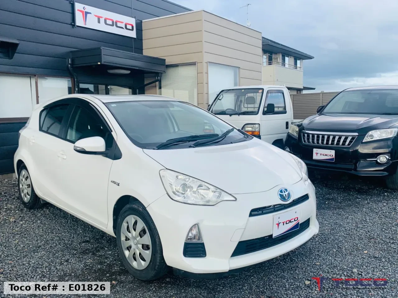 2012 TOYOTA AQUA — photo 1