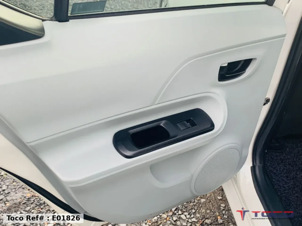 2012 TOYOTA AQUA — photo 23