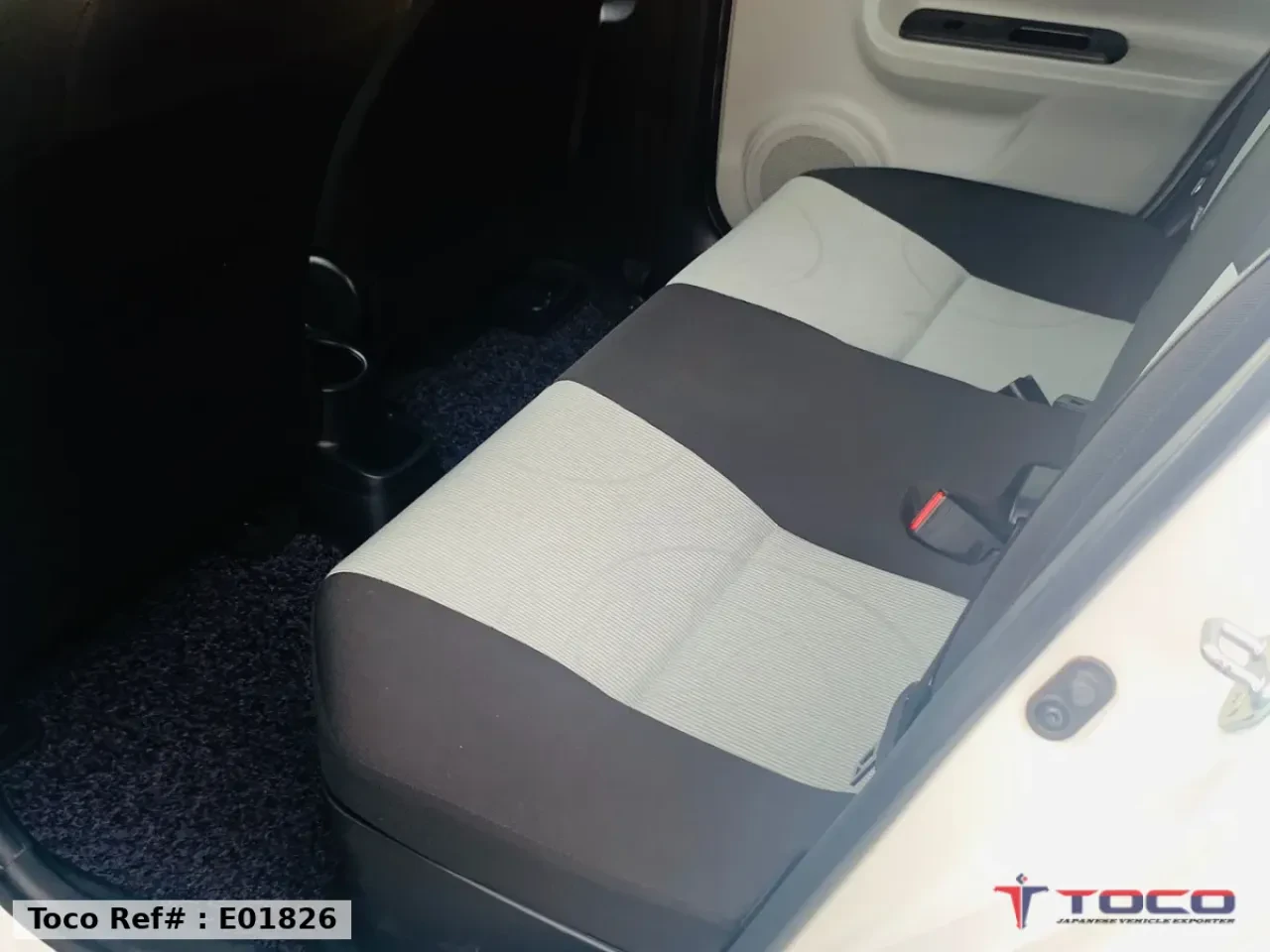 2012 TOYOTA AQUA — photo 15