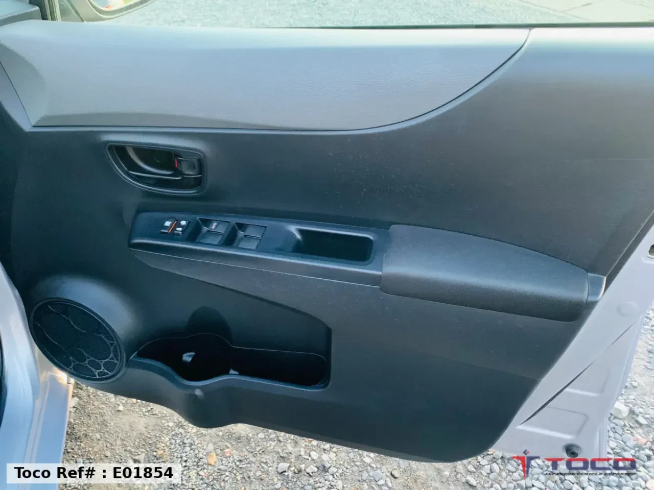 2013 TOYOTA VITZ — photo 21
