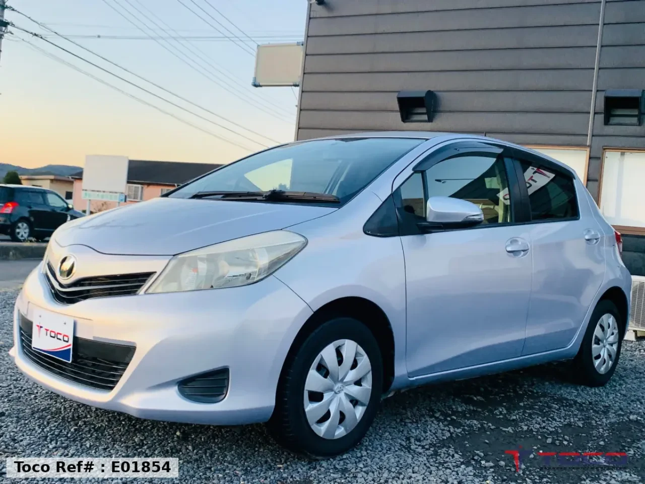2013 TOYOTA VITZ — photo 2