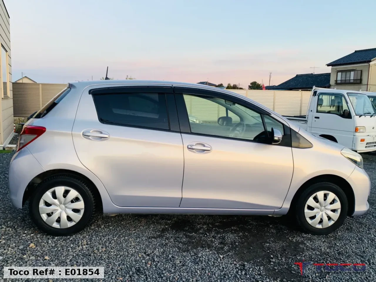 2013 TOYOTA VITZ — photo 3