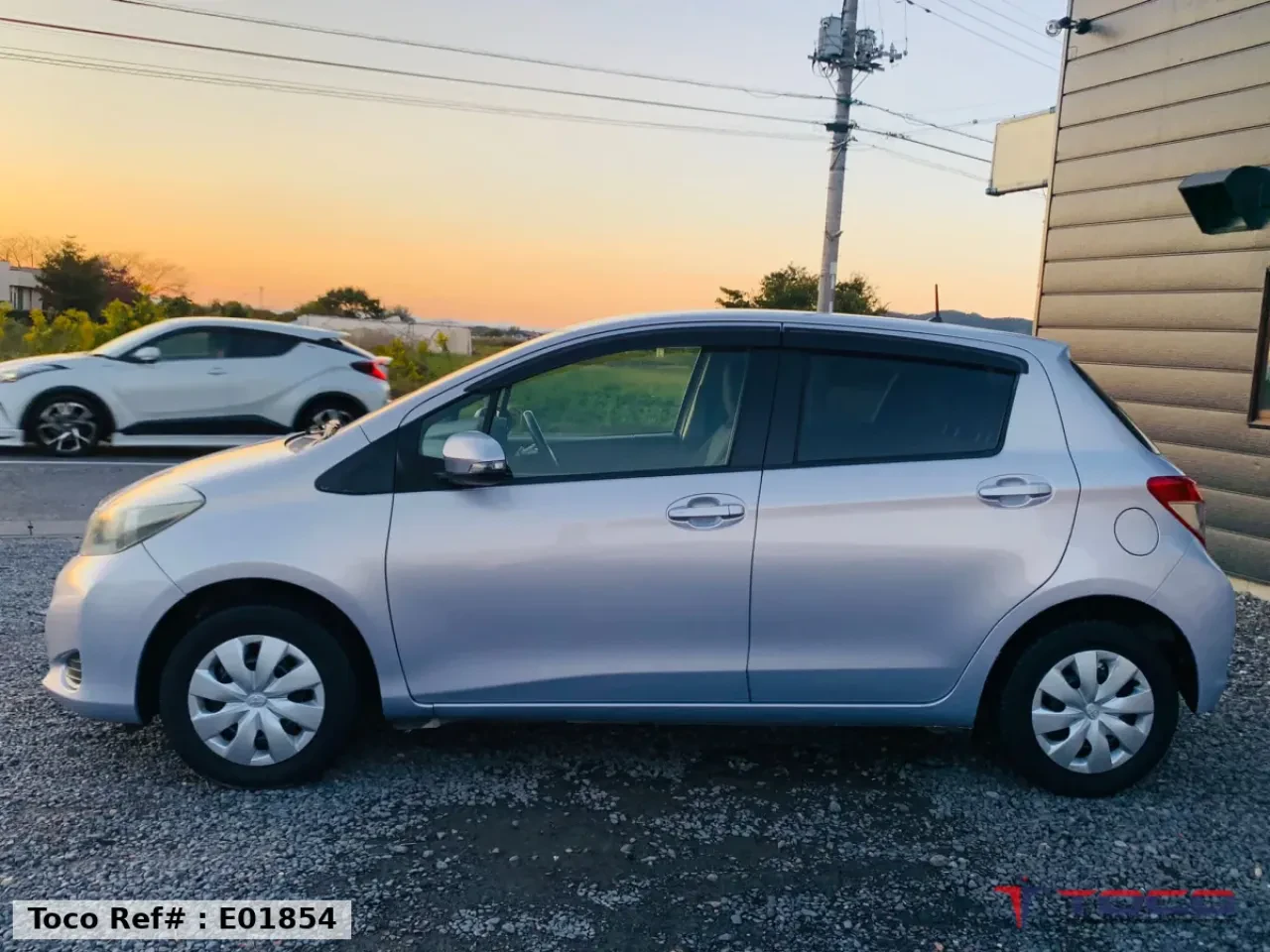 2013 TOYOTA VITZ — photo 4