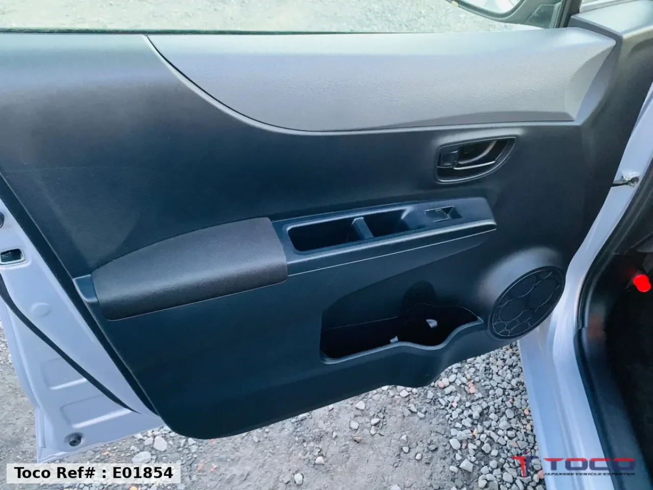 2013 TOYOTA VITZ — photo 23