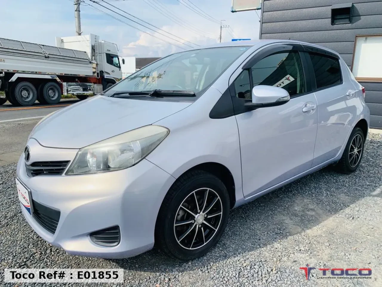 2012 TOYOTA VITZ — photo 2
