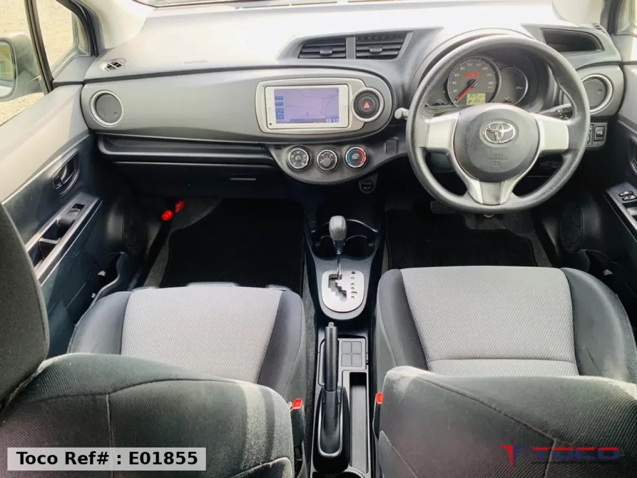 2012 TOYOTA VITZ — photo 10