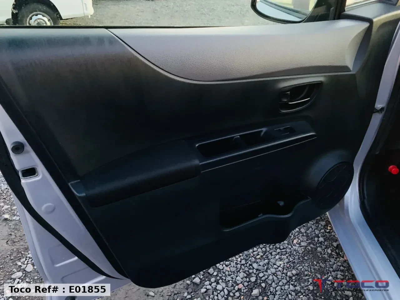 2012 TOYOTA VITZ — photo 21