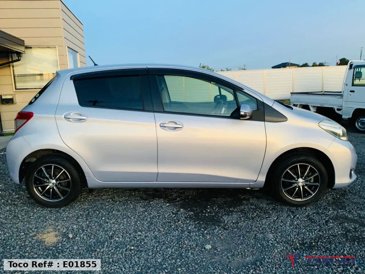 2012 TOYOTA VITZ — photo 3
