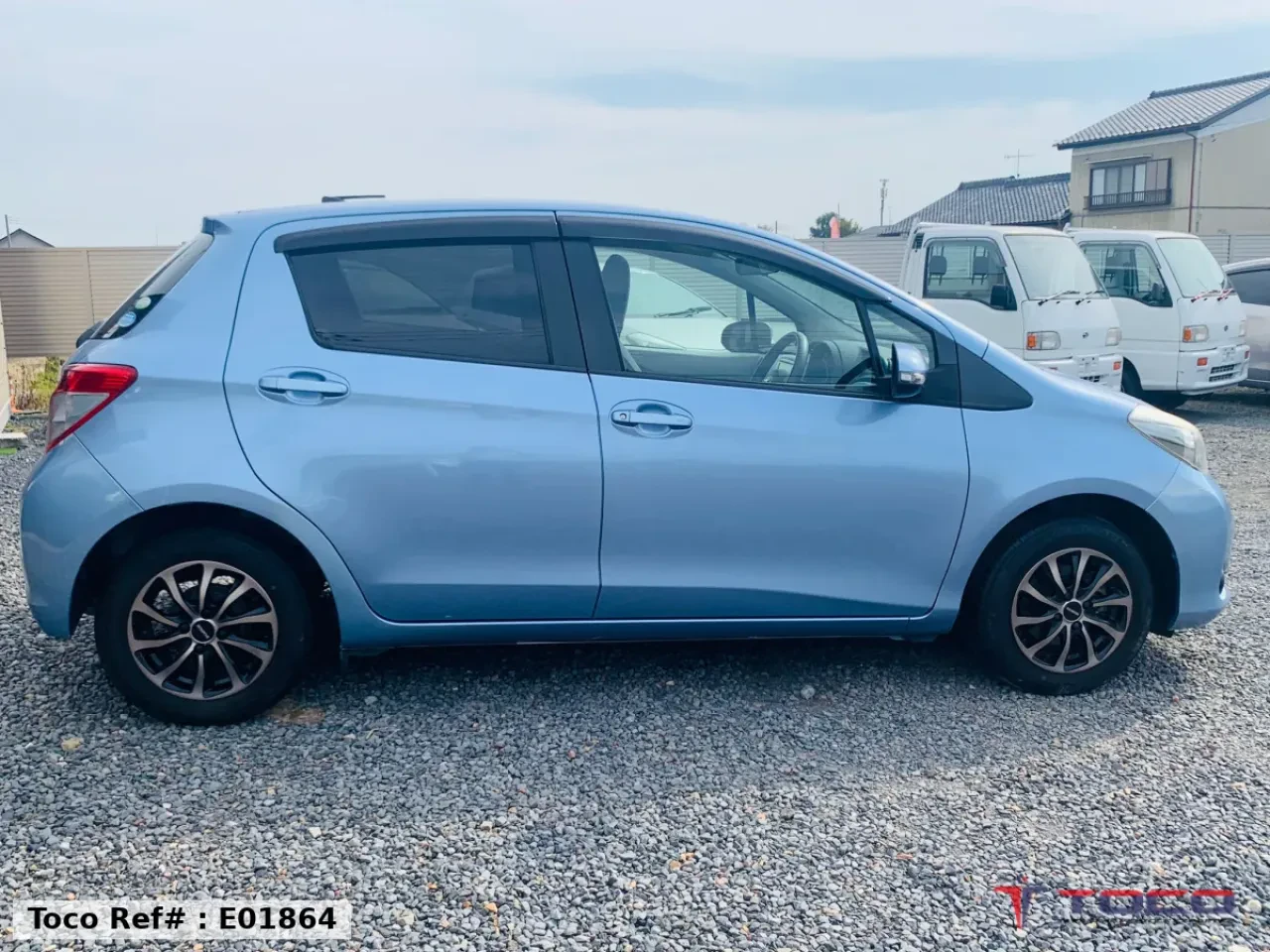 2011 TOYOTA VITZ — photo 3