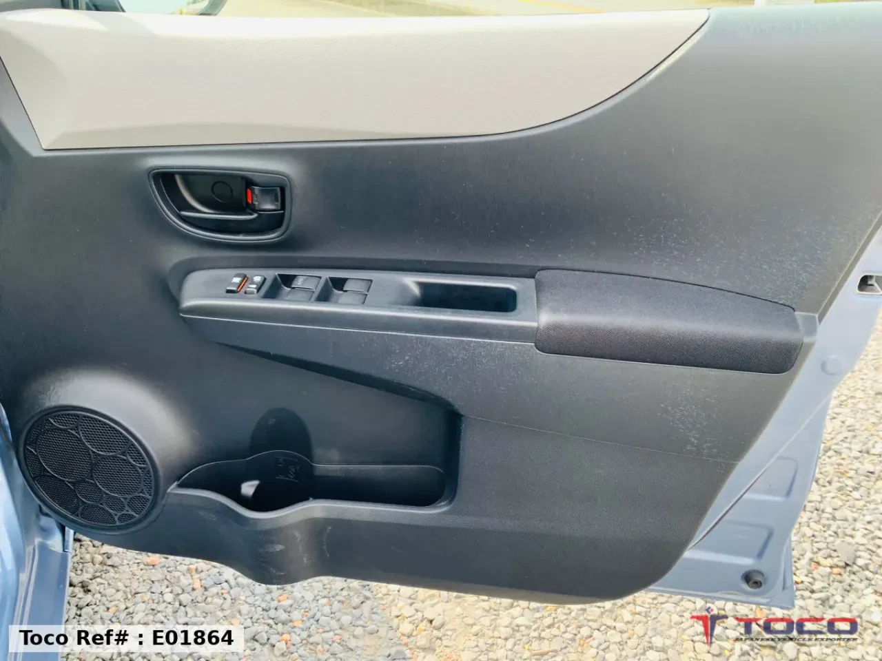2011 TOYOTA VITZ — photo 21