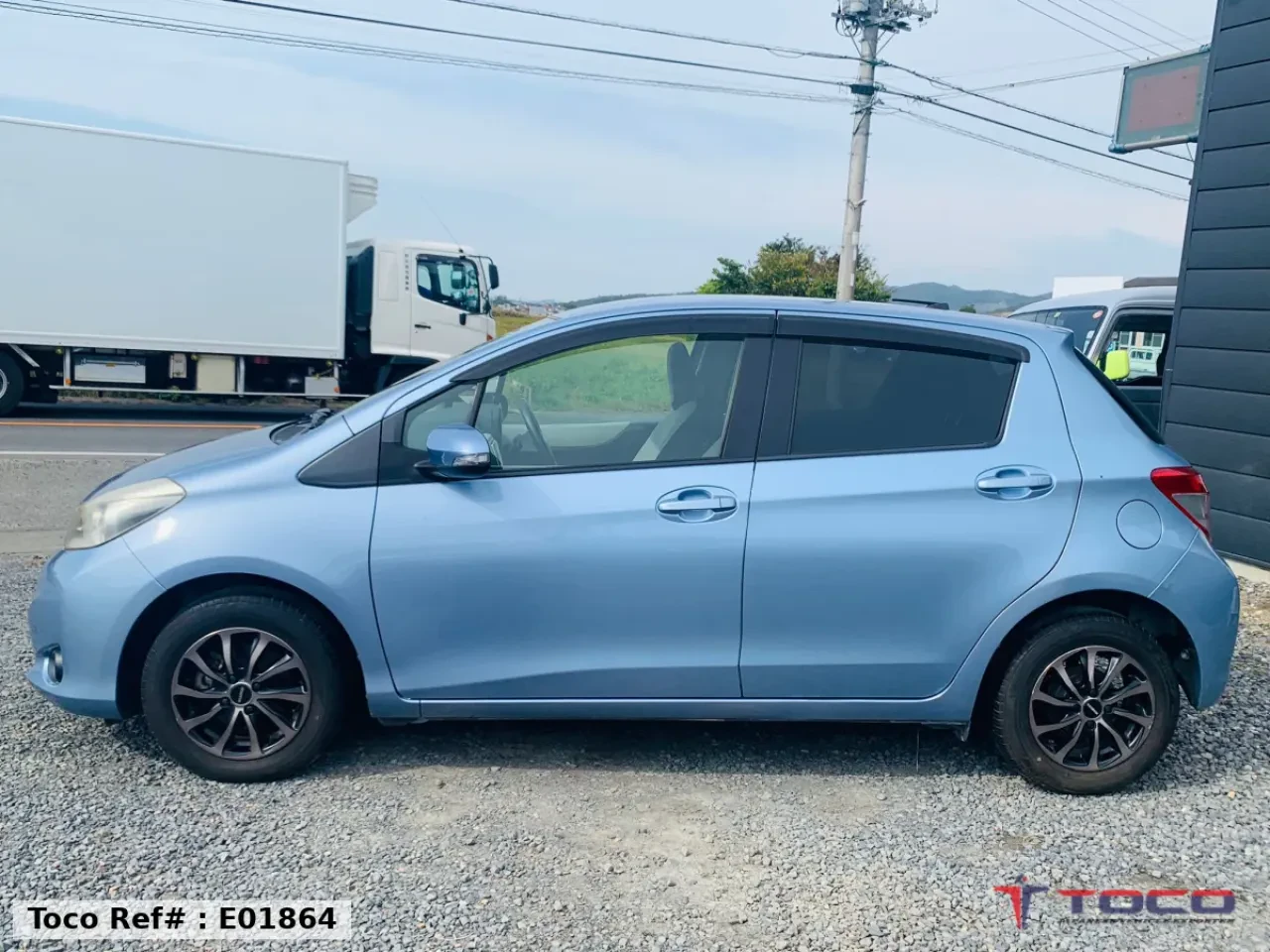 2011 TOYOTA VITZ — photo 4