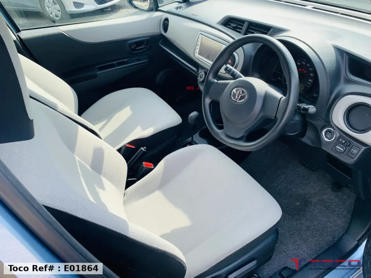 2011 TOYOTA VITZ — photo 10