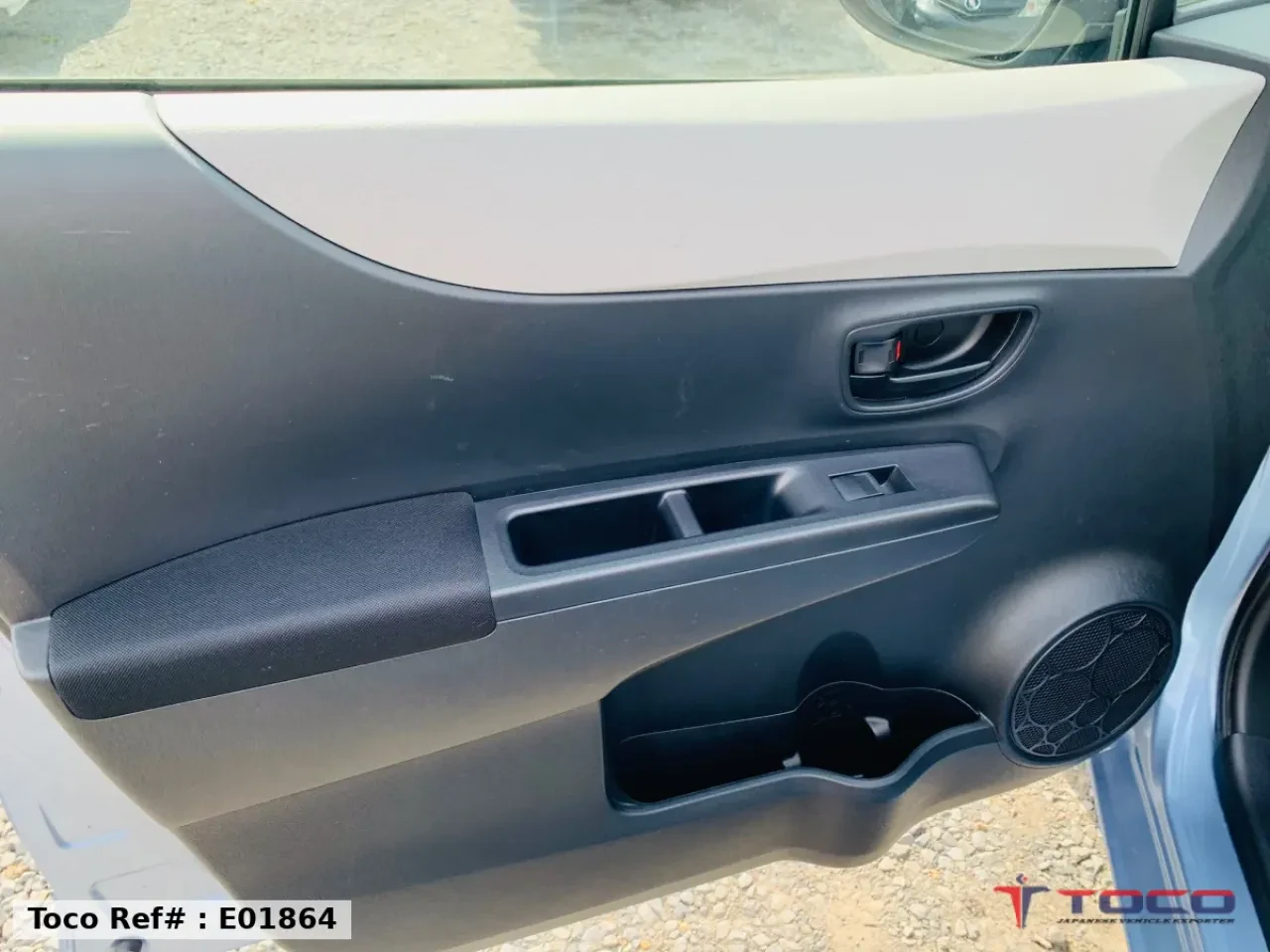 2011 TOYOTA VITZ — photo 23