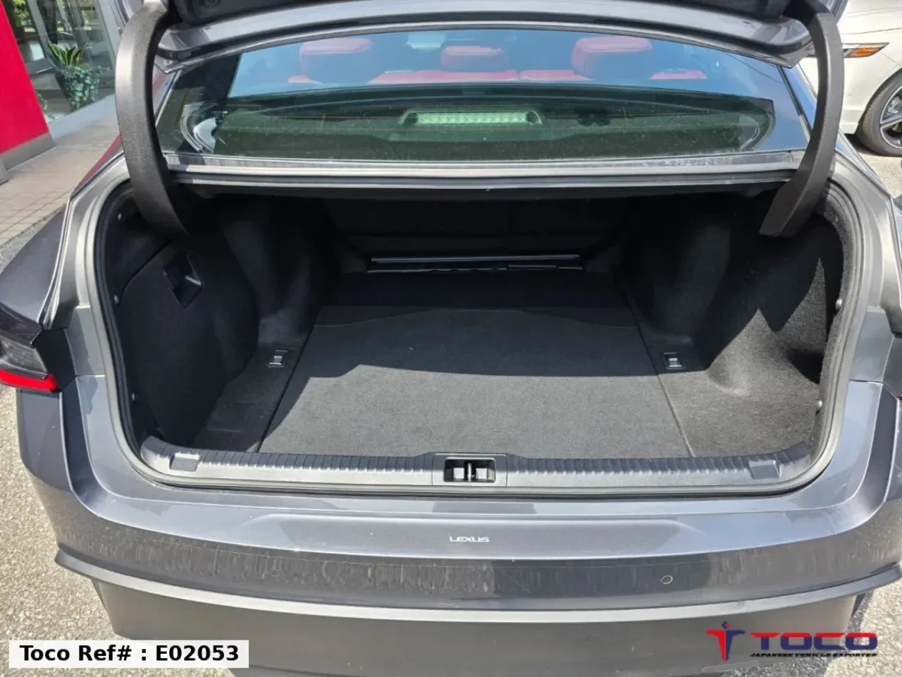 2022 LEXUS IS — photo 8