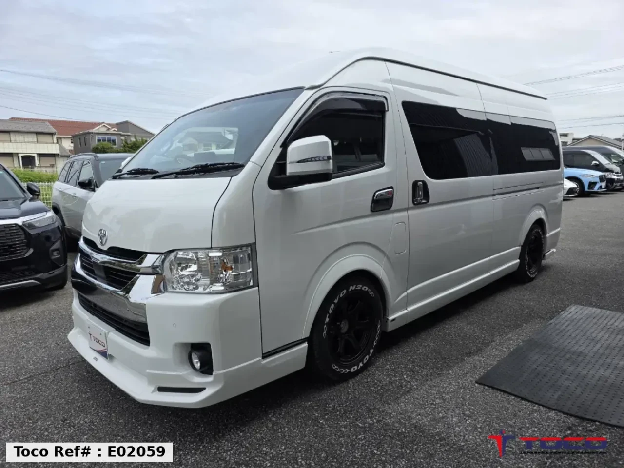 2022 TOYOTA HIACE COMMUTER — photo 2