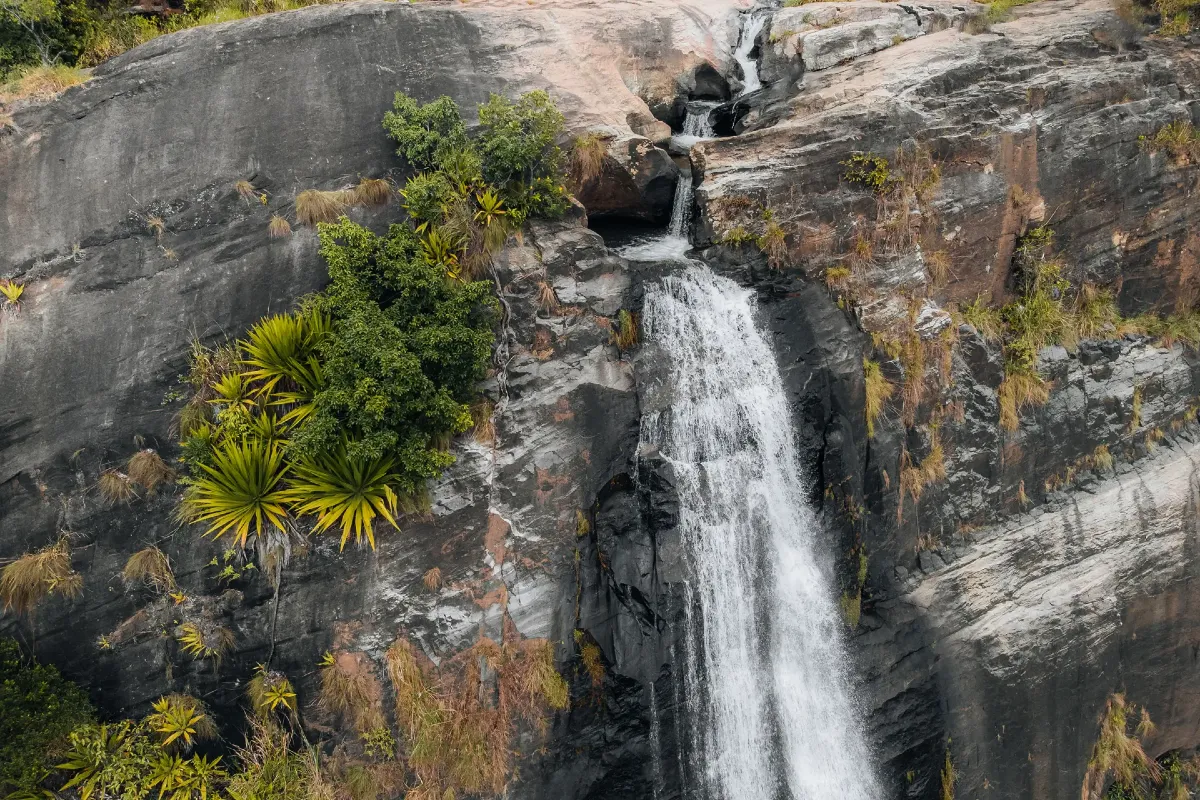 Diyaluma Falls